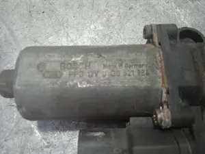 Foto de MOTOR ELEVALUNAS TRASERO IZQUIERDO AUDI A6 BERLINA (4B2) 2.4 V6 30V (165 CV / 121 KW) referencia 0130821784 foto 3