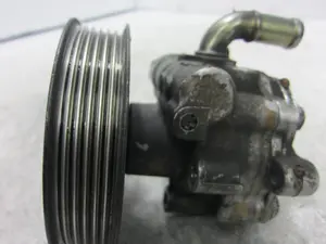 Foto de BOMBA DIRECCION VOLKSWAGEN GOLF IV BERLINA (1J1)(10.1997) 1.9 TDI (101 CV / 74 KW) referencia 1J0422154 foto 4
