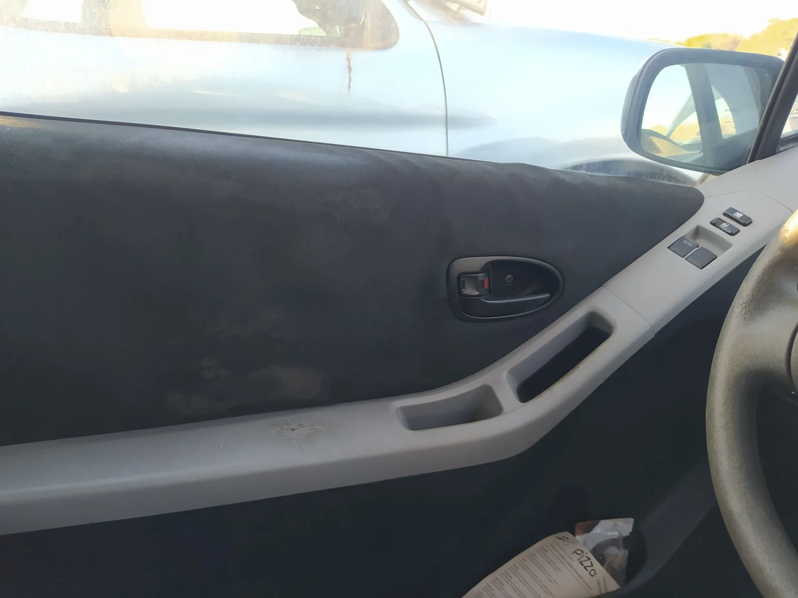 Foto de MANETA INTERIOR DELANTERA IZQUIERDA TOYOTA YARIS (KSP9/SCP9/NLP9) 1.4 Turbodiesel CAT (90 CV / 66 KW)