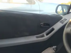 Foto de MANETA INTERIOR DELANTERA IZQUIERDA TOYOTA YARIS (KSP9/SCP9/NLP9) 1.4 Turbodiesel CAT (90 CV / 66 KW)
