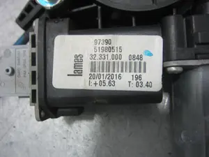 Foto de ELEVALUNAS TRASERO DERECHO FIAT 500L (330) 1.3 16V JTD CAT (84 CV / 62 KW) referencia 51980515 foto 4