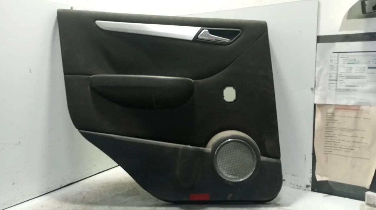Foto de GUARNECIDO PUERTA TRASERA IZQUIERDA MERCEDES-BENZ CLASE B (BM 245) 2.0 CDI CAT (109 CV / 80 KW) referencia 3671749F04000