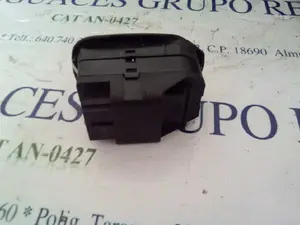 Foto de MANDO ELEVALUNAS DELANTERO IZQUIERDO PEUGEOT 306 3/5 PT. / 4 PT. (S2) 1.9 Diesel (69 CV / 51 KW) foto 2
