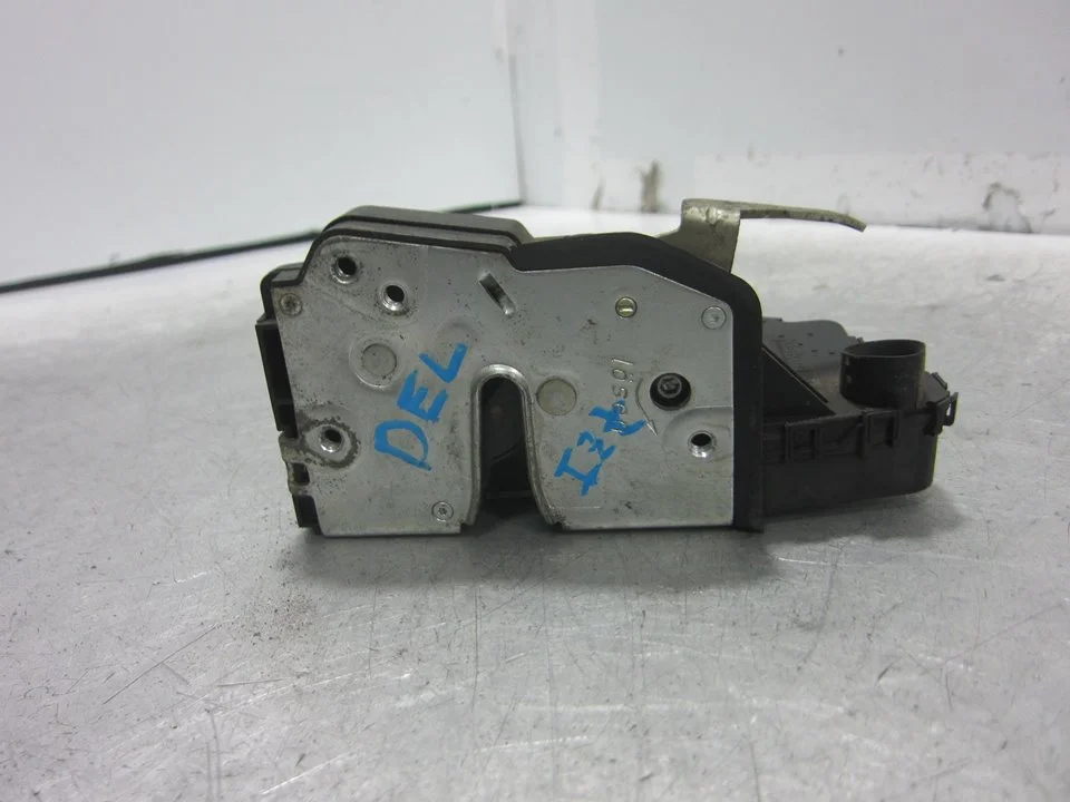 Foto de CERRADURA PUERTA DELANTERA IZQUIERDA BMW SERIE 3 BERLINA (E46) 2.0 16V Diesel CAT (136 CV / 100 KW) referencia 51217011241