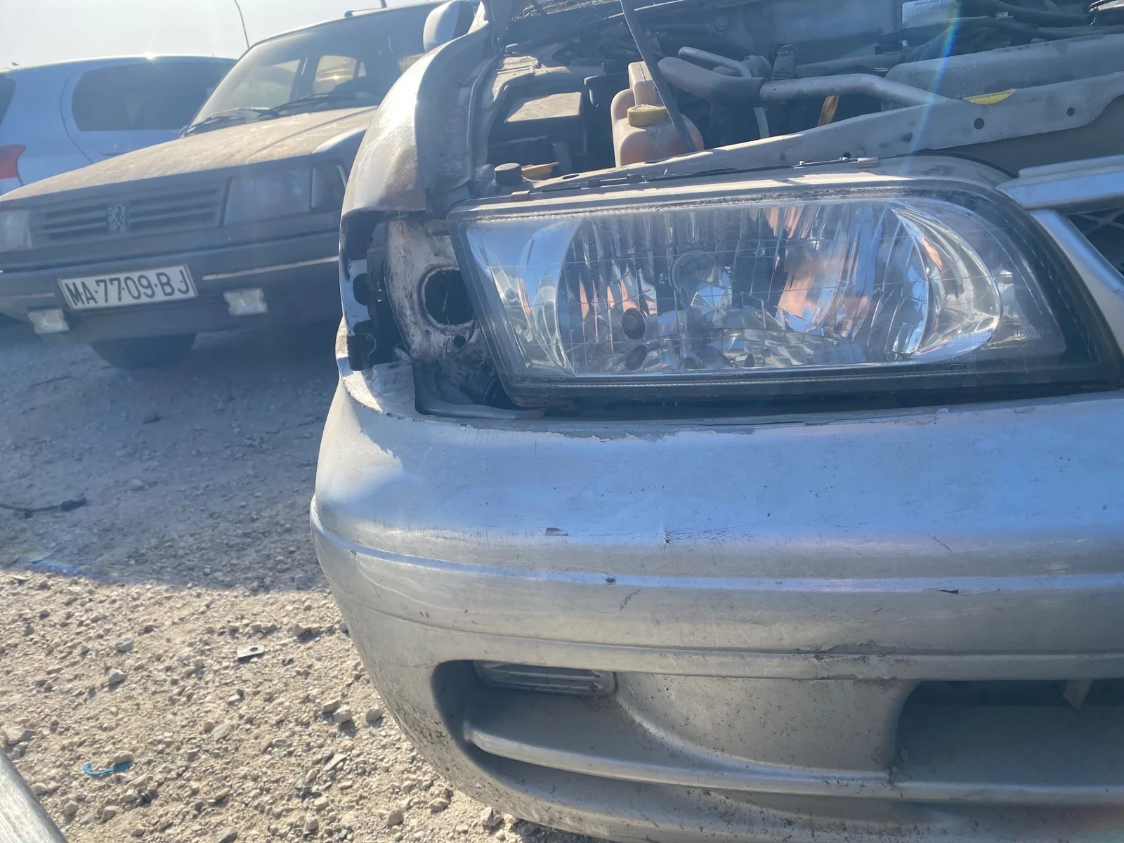 Foto de FARO DERECHO NISSAN ALMERA (N15) 2.0 Diesel (75 CV / 55 KW)