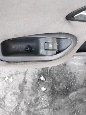 Foto de MANDO ELEVALUNAS TRASERO IZQUIERDO RENAULT LAGUNA II (BG0) 1.9 dCi Diesel CAT (101 CV / 74 KW)