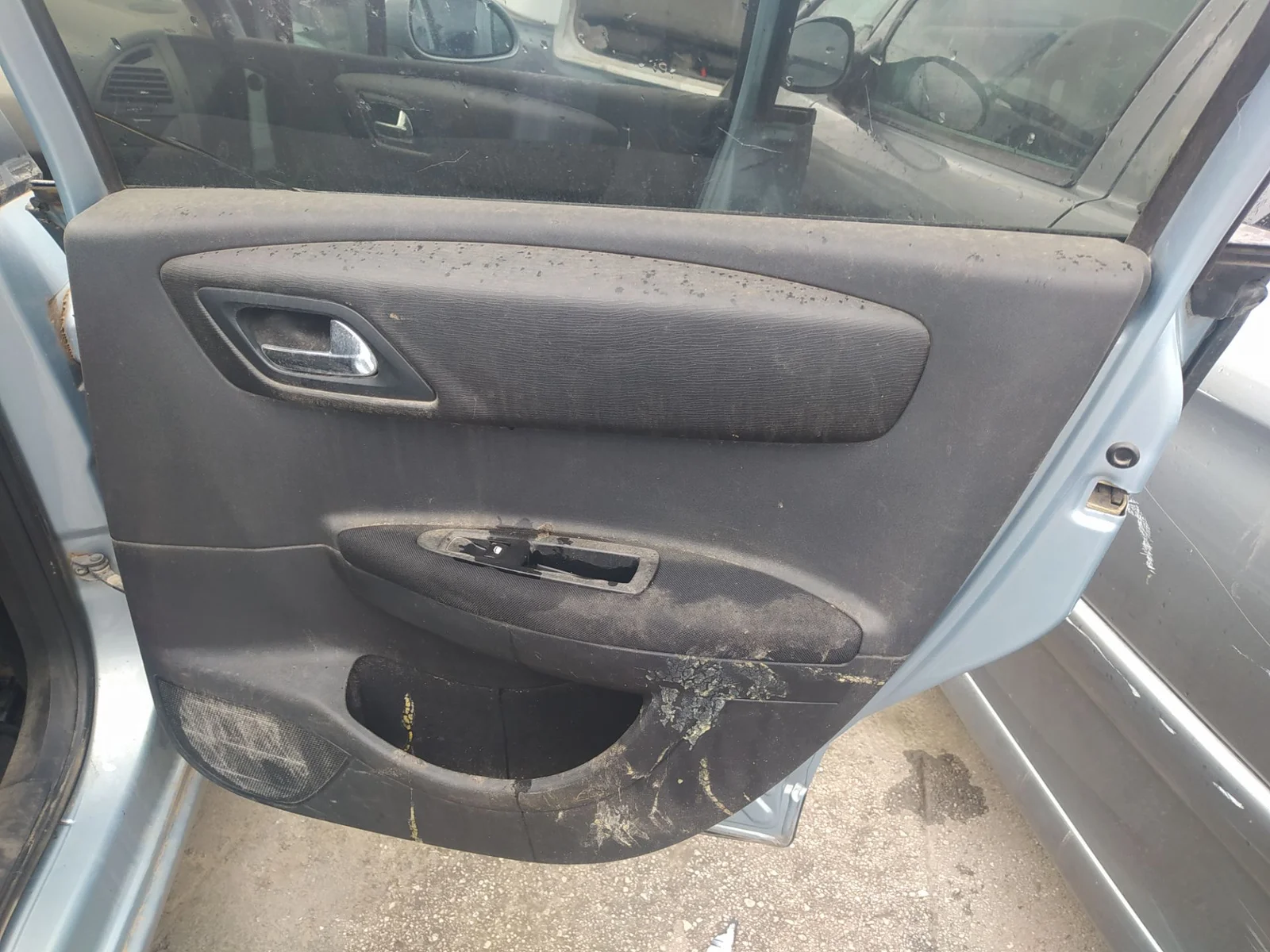 Foto de CERRADURA PUERTA TRASERA DERECHA CITROEN C4 BERLINA 1.6 16V CAT (NFU / TU5JP4) (109 CV / 80 KW) referencia 9137Q2