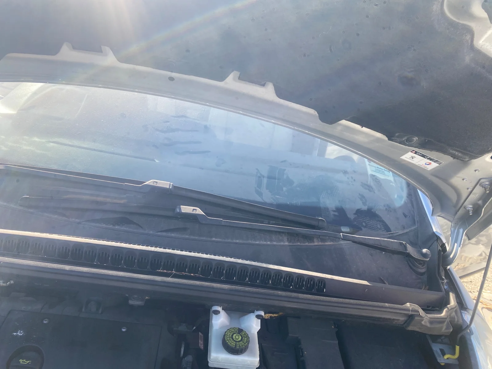 Foto de BRAZO LIMPIA DELANTERO IZQUIERDO PEUGEOT 3008 1.6 16V (120 CV / 88 KW)