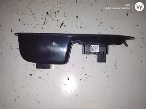Foto de MANDO ELEVALUNAS TRASERO DERECHO CITROEN C4 BERLINA 1.6 e-HDi FAP (114 CV / 84 KW) referencia 96657926XT foto 2