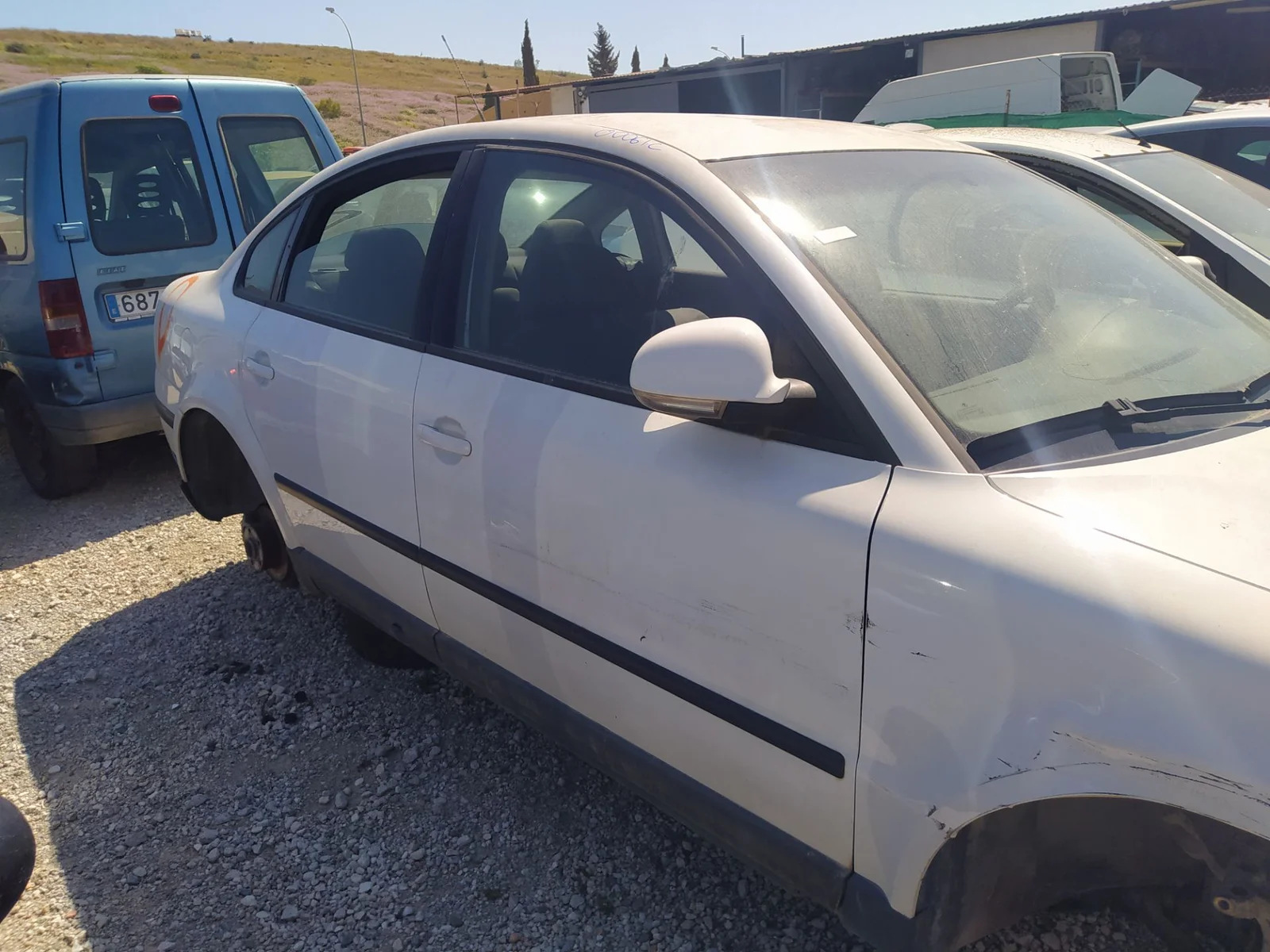 Foto de LUNA DELANTERA DERECHA VOLKSWAGEN PASSAT BERLINA (3B2) 1.9 TDI (110 CV / 81 KW) referencia 3B4845202