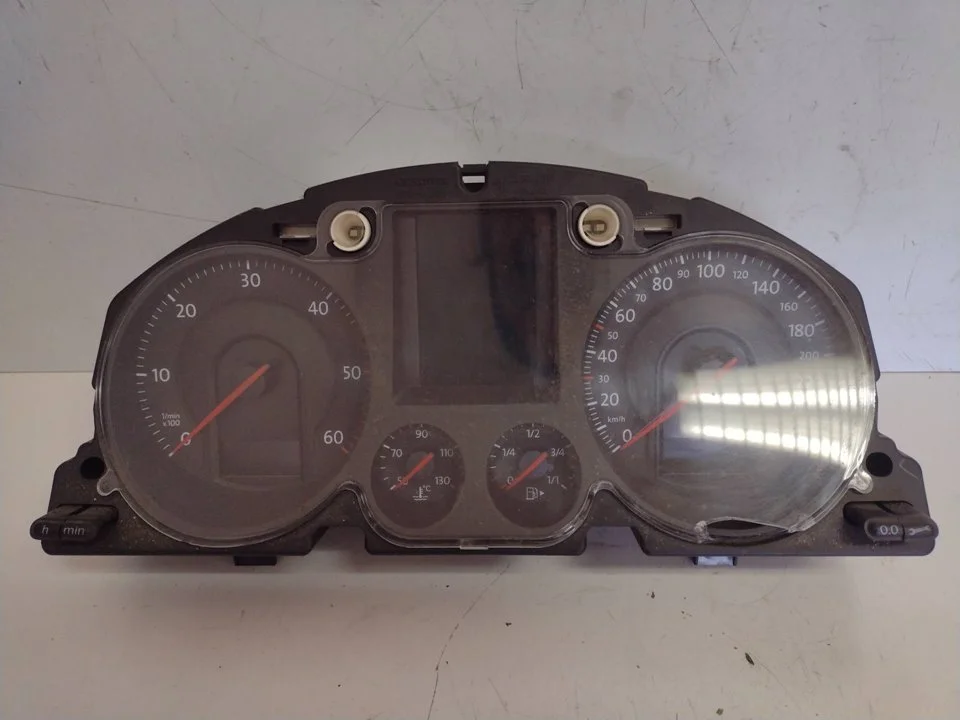 Foto de CUADRO INSTRUMENTOS VOLKSWAGEN PASSAT BERLINA (3C2) 2.0 TDI (140 CV / 103 KW) referencia A2C53194181