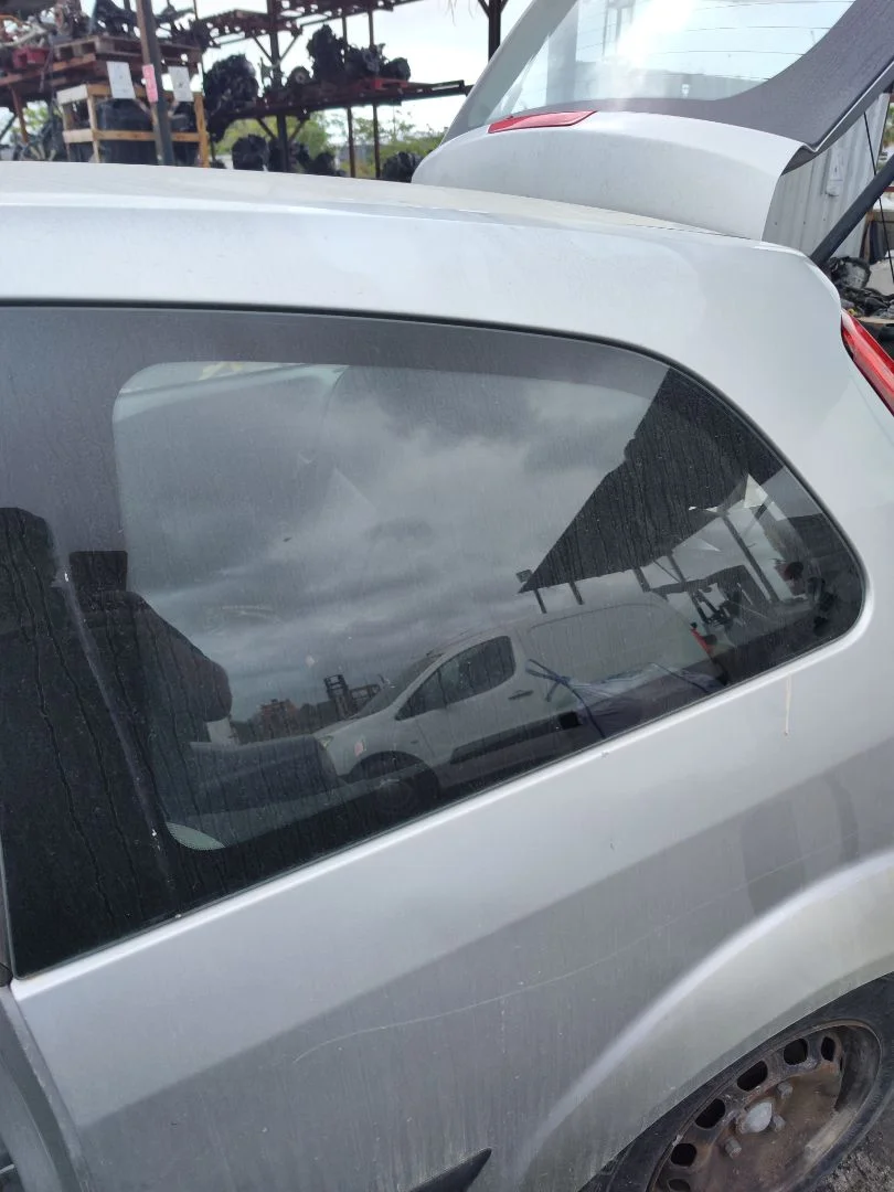 Foto de LUNA CUSTODIA TRASERA IZQUIERDA FORD FIESTA (CBK) 1.4 TDCi CAT (68 CV / 50 KW)