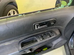 Foto de MANETA INTERIOR DELANTERA IZQUIERDA VOLKSWAGEN GOLF IV BERLINA (1J1)(10.1997) 1.6 16V (105 CV / 77 KW) referencia 3B1837113H FKZ