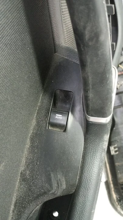 Foto de MANDO ELEVALUNAS TRASERO IZQUIERDO HYUNDAI I40 CW (VF) 1.7 CRDi CAT (141 CV / 104 KW) referencia 93580-3Z000