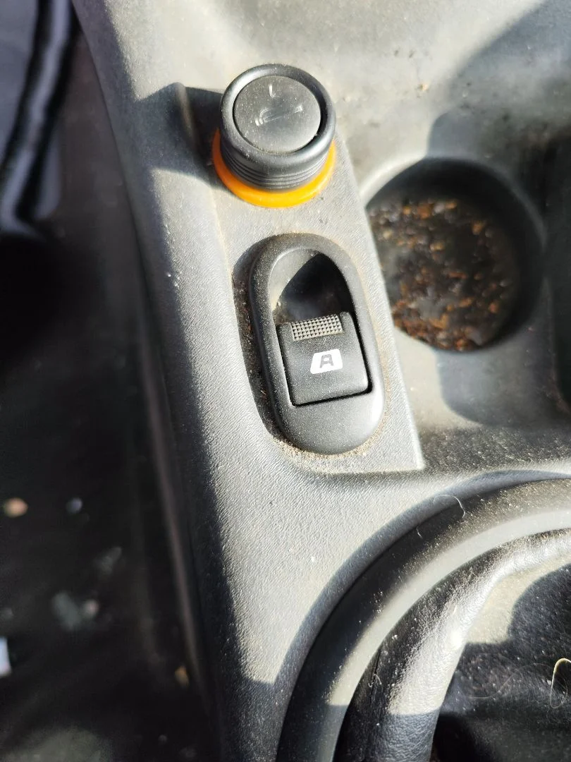 Foto de MANDO ELEVALUNAS DELANTERO IZQUIERDO CITROEN C2 1.1 (60 CV / 44 KW)