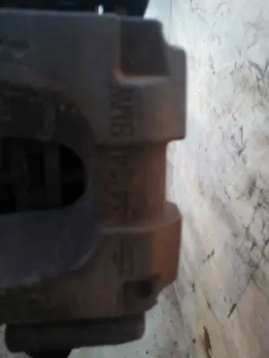 Foto de PINZA DE FRENO TRASERA DERECHA BMW SERIE 5 GRAN TURISMO (F07) 3.0 24V Turbo (306 CV / 225 KW) foto 3