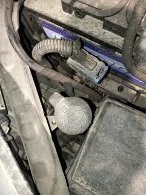 Foto de DEPOSITO LIMPIA OPEL MERIVA B