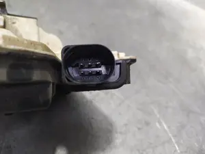 Foto de CERRADURA PUERTA DELANTERA DERECHA SEAT IBIZA BERLINA (6J5) 1.2 12V (69 CV / 51 KW) referencia 5N1837016F foto 2