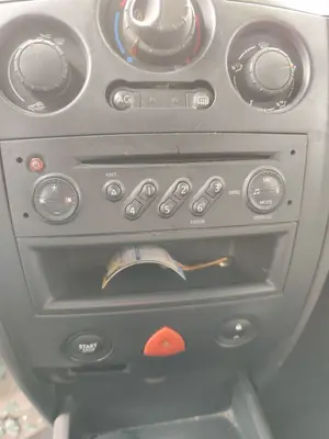 Foto de SISTEMA AUDIO / RADIO CD RENAULT MEGANE II GRANDTOUR 1.5 dCi Diesel CAT (86 CV / 63 KW)