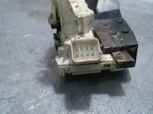 Foto de CERRADURA PUERTA DELANTERA IZQUIERDA FORD MONDEO BERLINA (GE) 2.0 16V DI TD CAT (116 CV / 85 KW) referencia 1S71F219A65AP foto 4