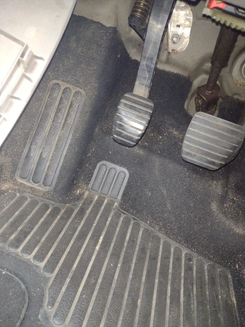 Foto de PEDAL EMBRAGUE RENAULT MEGANE III BERLINA 5P 1.5 dCi Diesel CAT (86 CV / 63 KW)