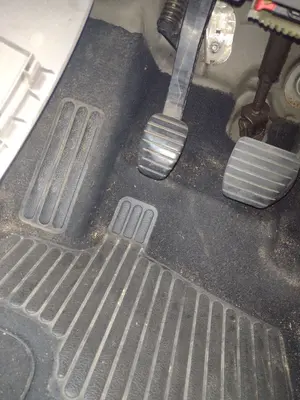 Foto de PEDAL EMBRAGUE RENAULT MEGANE III BERLINA 5P 1.5 dCi Diesel CAT (86 CV / 63 KW)