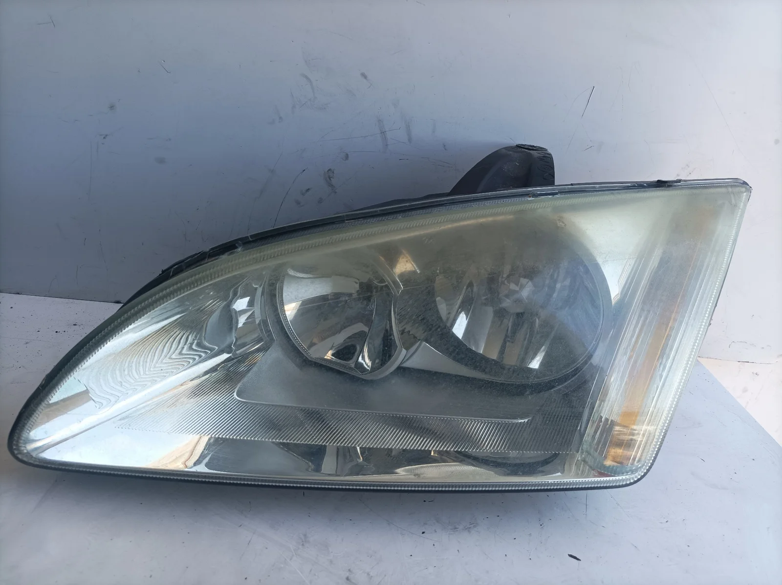 Foto de FARO IZQUIERDO FORD FOCUS BERLINA (CAP) 1.8 TDCi Turbodiesel CAT (116 CV / 85 KW) referencia 4M5113K060BA