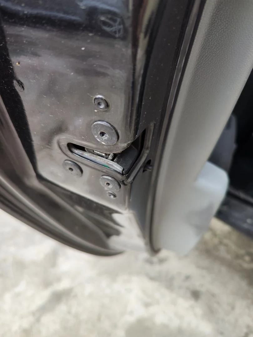 Foto de CERRADURA PUERTA TRASERA IZQUIERDA RENAULT CLIO III 1.2 16V (75 CV / 55 KW)
