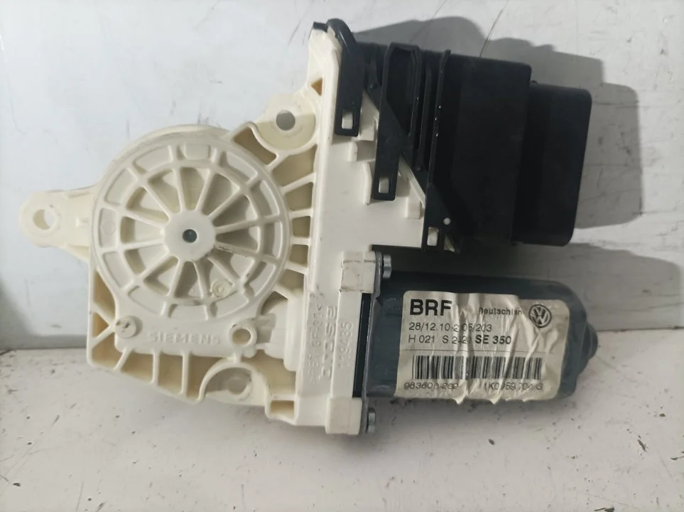 Foto de MOTOR ELEVALUNAS TRASERO DERECHO SEAT LEON (1P1) referencia 1K0959704G