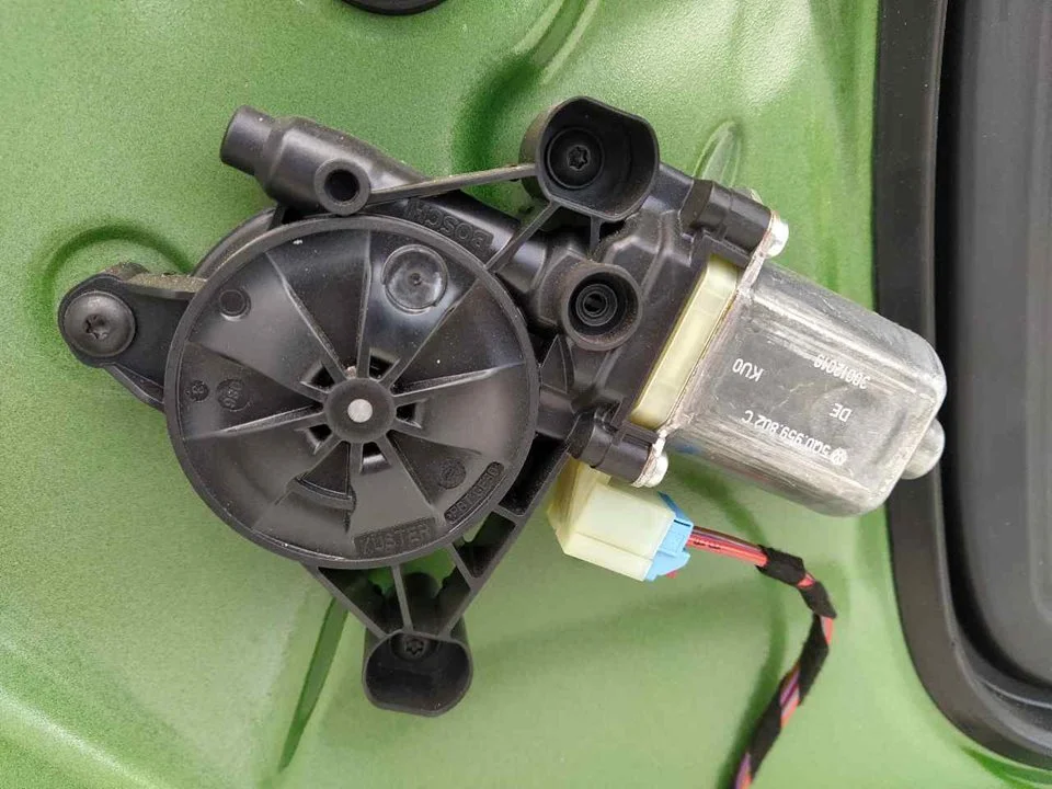 Foto de MOTOR ELEVALUNAS DELANTERO DERECHO PORSCHE MACAN (95BA) referencia 5Q0959802C