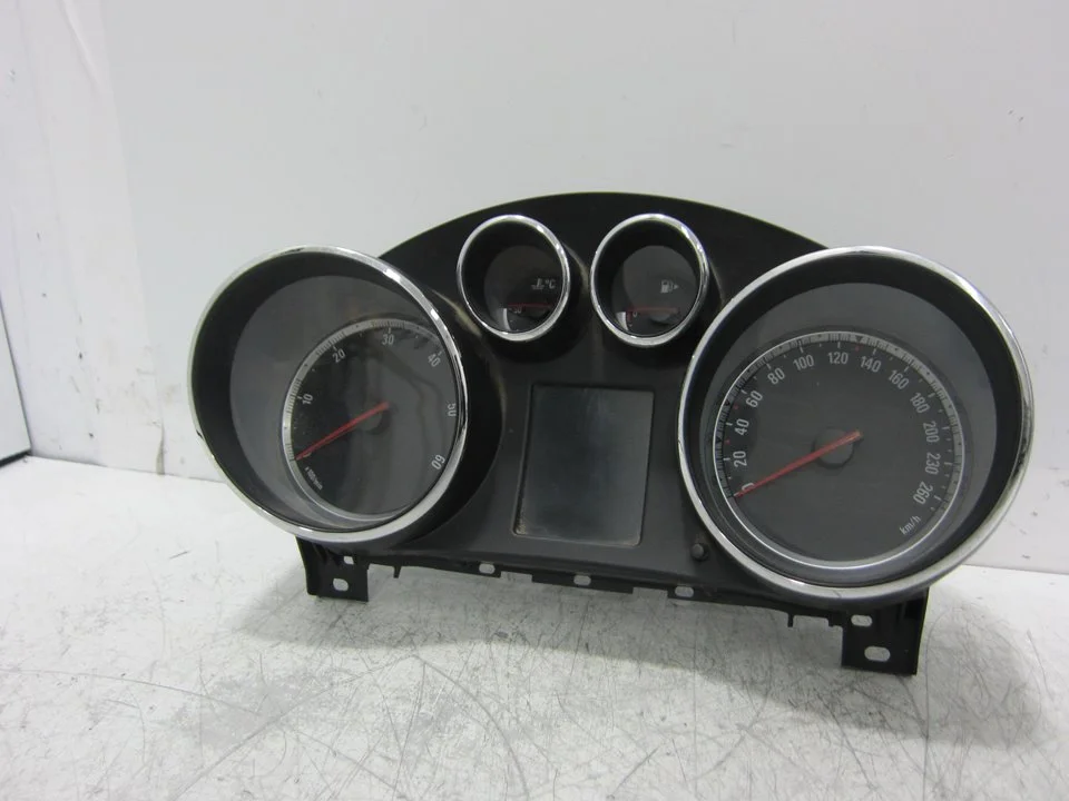 Foto de CUADRO INSTRUMENTOS OPEL INSIGNIA BERLINA 2.0 CDTI CAT (131 CV / 96 KW) referencia 12843885