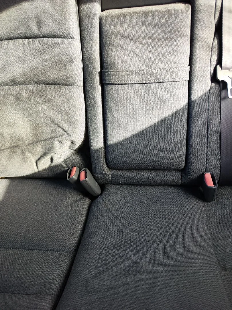 Foto de ENGANCHE CINTURON TRASERO CENTRAL VOLVO S40 BERLINA 1.6 CAT (109 CV / 80 KW)