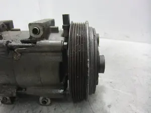 Foto de COMPRESOR AIRE ACONDICIONADO FORD MONDEO BERLINA (GD) 1.8 Turbodiesel CAT (90 CV / 66 KW) referencia 19D629AB foto 5