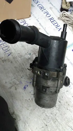 Foto de BOMBA DIRECCION CITROEN C4 BERLINA referencia 9680987180 foto 2