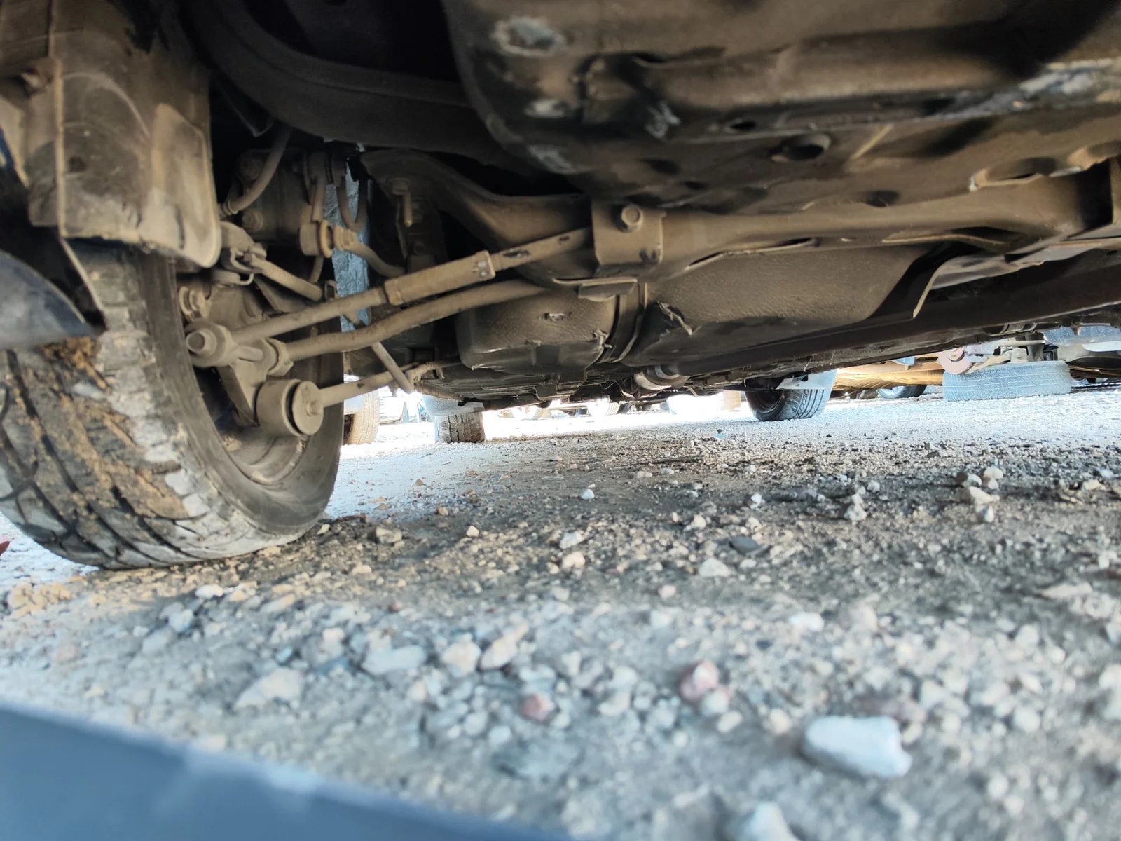 Foto de BRAZO SUSPENSION TRASERO IZQUIERDO KIA CARENS (RS) 1.8 16V CAT (126 CV / 93 KW)