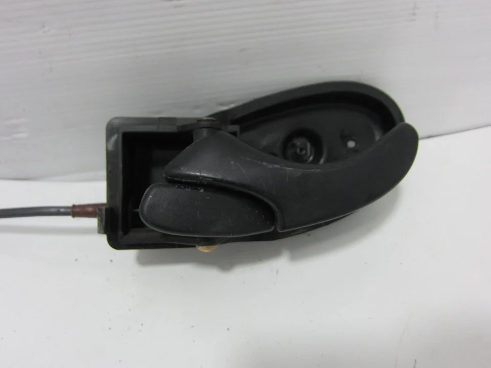 Foto de MANETA INTERIOR DELANTERA IZQUIERDA FORD FOCUS BERLINA (CAK) 1.8 16V CAT (116 CV / 85 KW) referencia 2M5VA22601AA