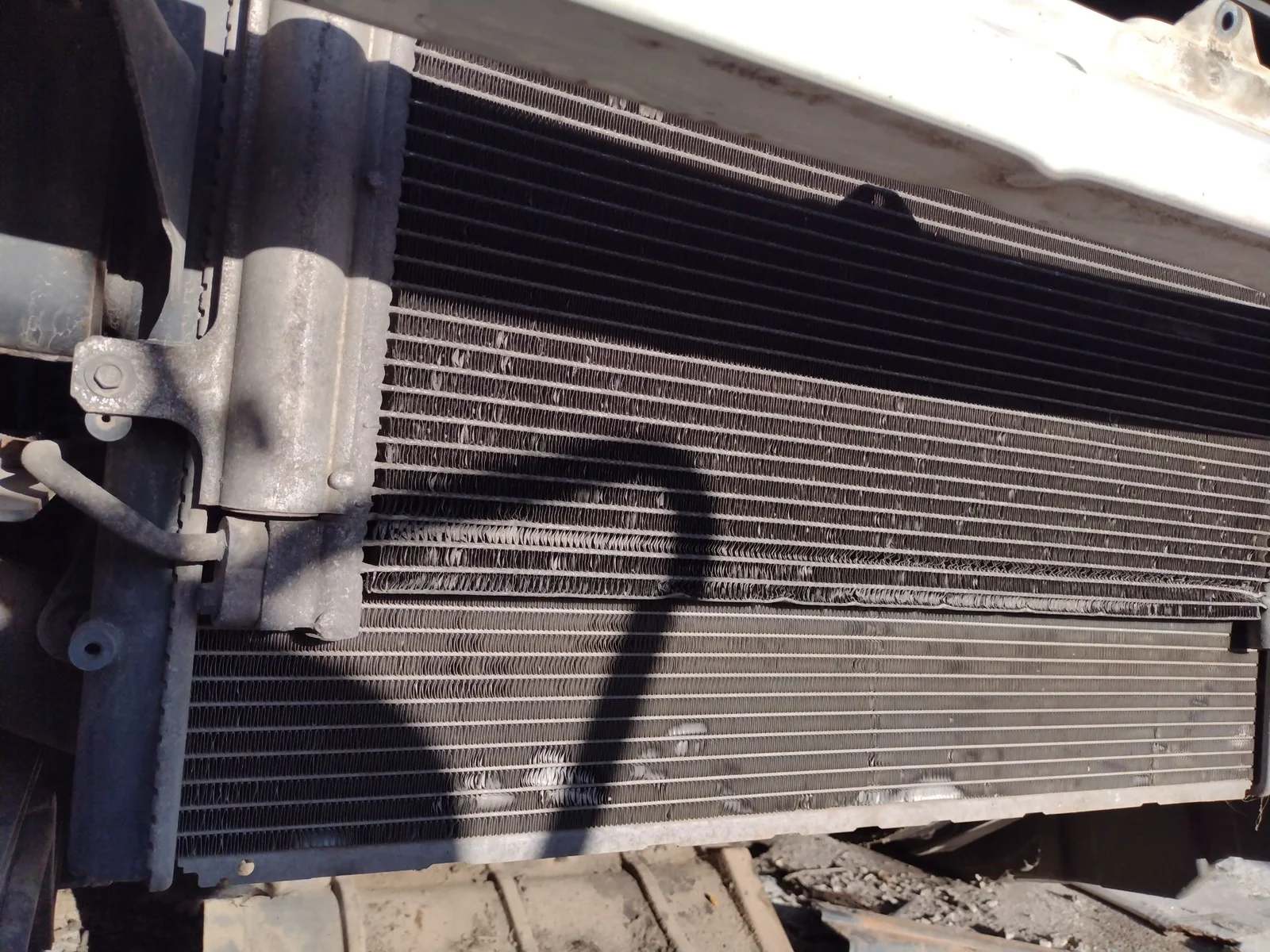 Foto de RADIADOR CALEFACCION / AIRE ACONDICIONADO IVECO DAILY FURGÓN 2.3 Diesel (97 CV / 71 KW)