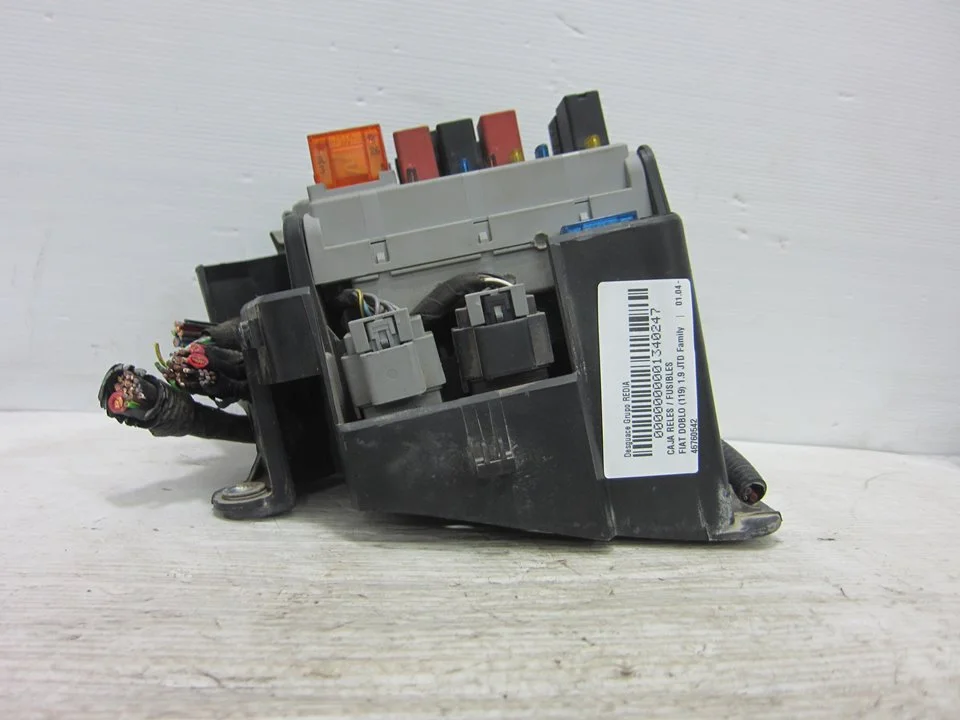 Foto de CAJA RELES / FUSIBLES FIAT I DOBLÒ (119) 1.9 JTD CAT (101 CV / 74 KW) referencia 46760542