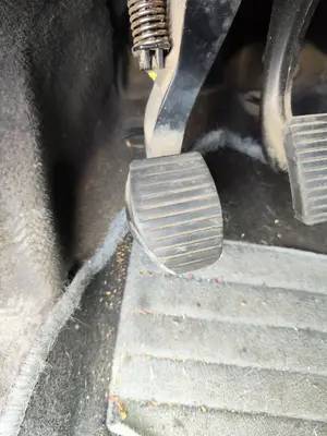 Foto de PEDAL EMBRAGUE CITROEN C2 1.1  (60 CV / 44 KW)