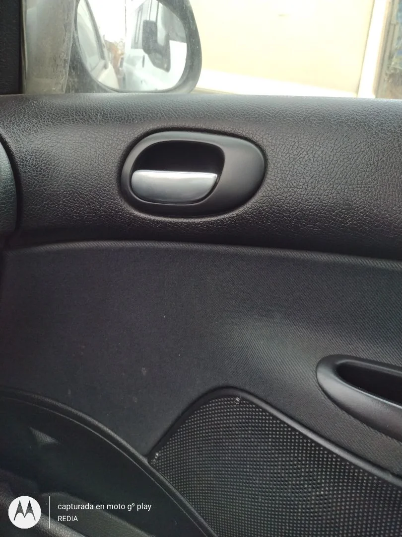 Foto de MANETA INTERIOR DELANTERA DERECHA PEUGEOT 206 1.4 HDi (68 CV / 50 KW) referencia 914480