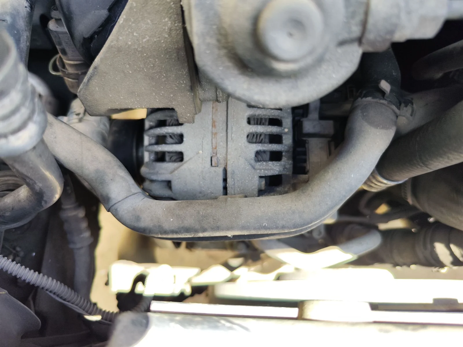 Foto de ALTERNADOR VOLKSWAGEN GOLF VI (5K1)(10.2008) 2.0 TDI (110 CV / 81 KW) referencia 06F903023F