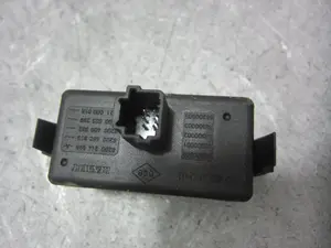Foto de WARNING RENAULT CLIO III 1.2 (75 CV / 55 KW) referencia 8200214896 foto 2