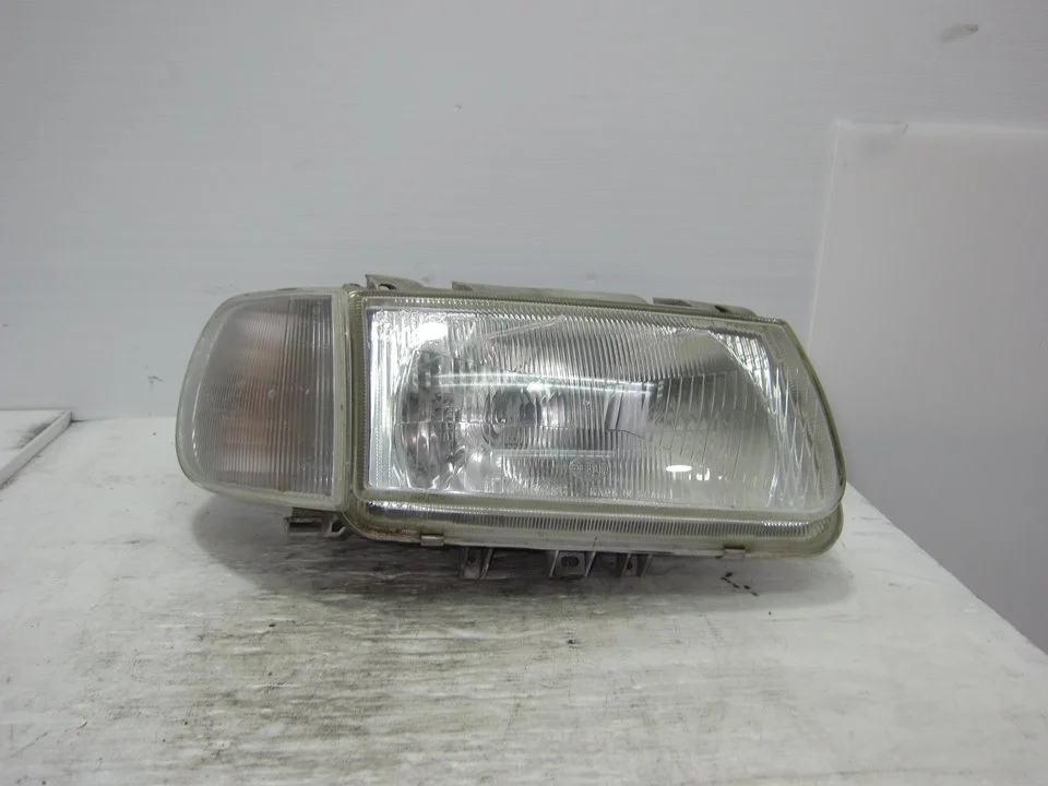 Foto de FARO DERECHO VOLKSWAGEN POLO III (6N1) 1.4 16V (101 CV / 74 KW) referencia 96249600