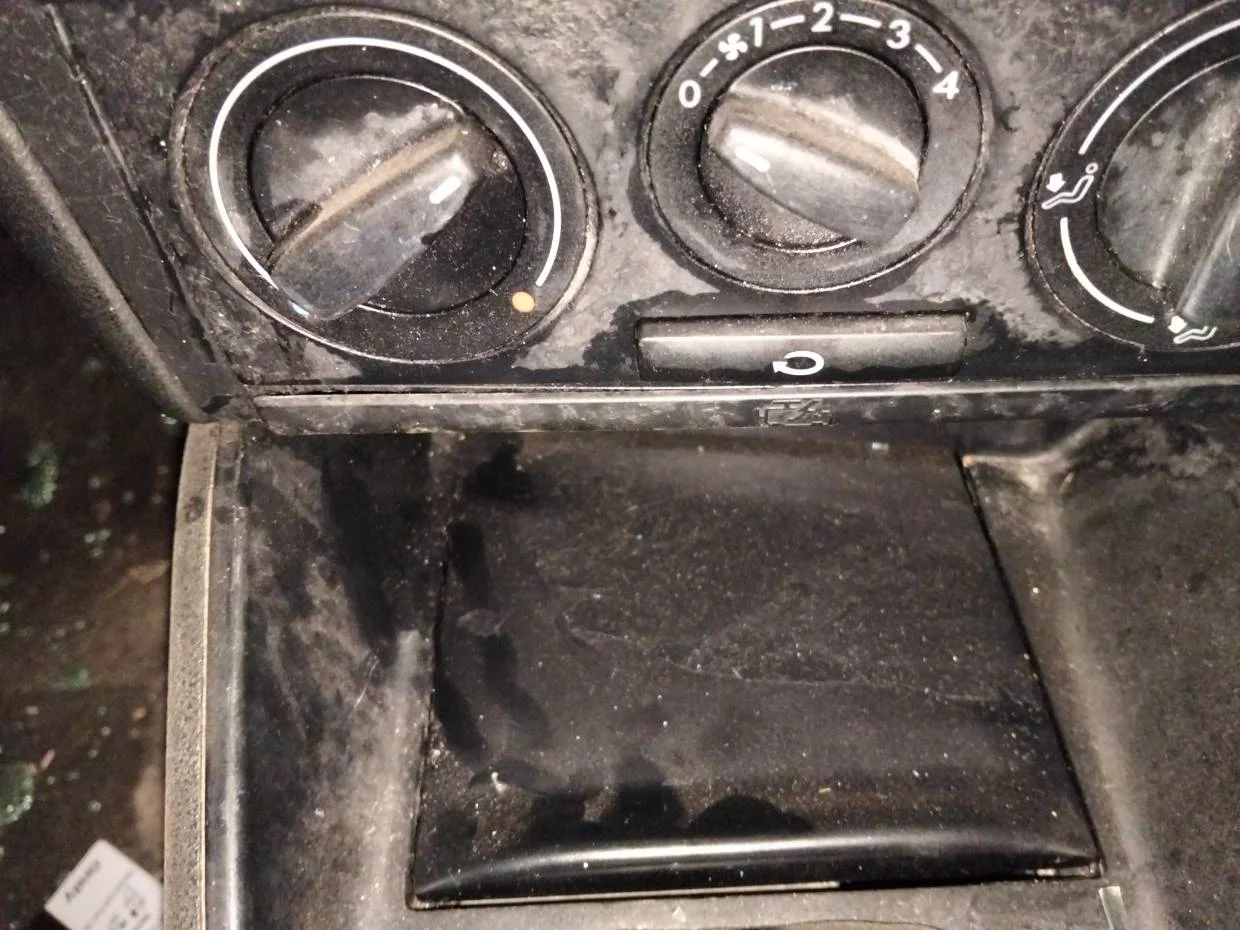 Foto de CENICERO VOLKSWAGEN GOLF IV BERLINA (1J1)(10.1997)