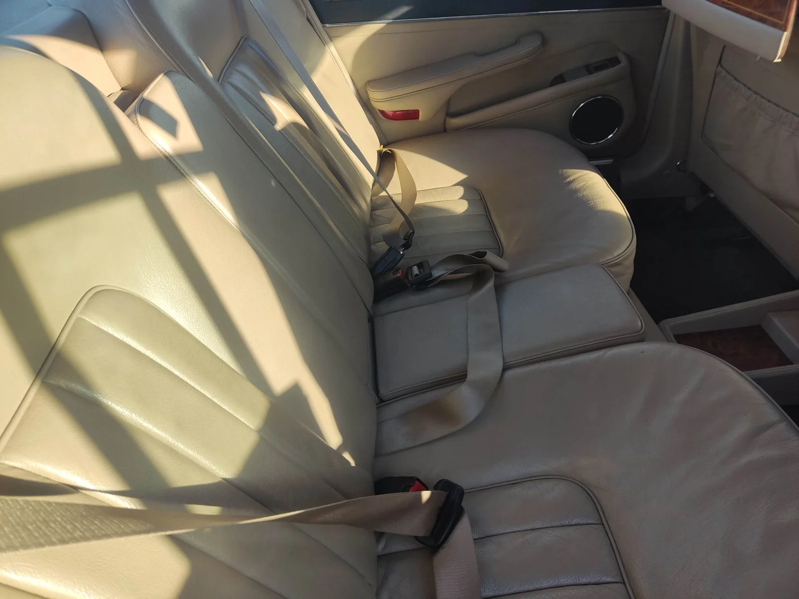 Foto de CINTURON SEGURIDAD TRASERO CENTRAL JAGUAR XJ 4.0 CAT (222 CV / 163 KW)
