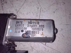 Foto de MOTOR ELEVALUNAS TRASERO DERECHO BMW SERIE 1 BERLINA (E81/E87) referencia 1060079 foto 4