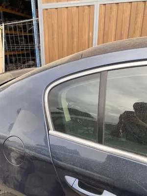 Foto de LUNA CUSTODIA TRASERA DERECHA VOLKSWAGEN PASSAT BERLINA (3C2) 2.0 TDI (140 CV / 103 KW)