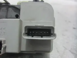Foto de CERRADURA PUERTA DELANTERA DERECHA PEUGEOT 206 2.0 HDi CAT (90 CV / 66 KW) referencia 9136J1 foto 4