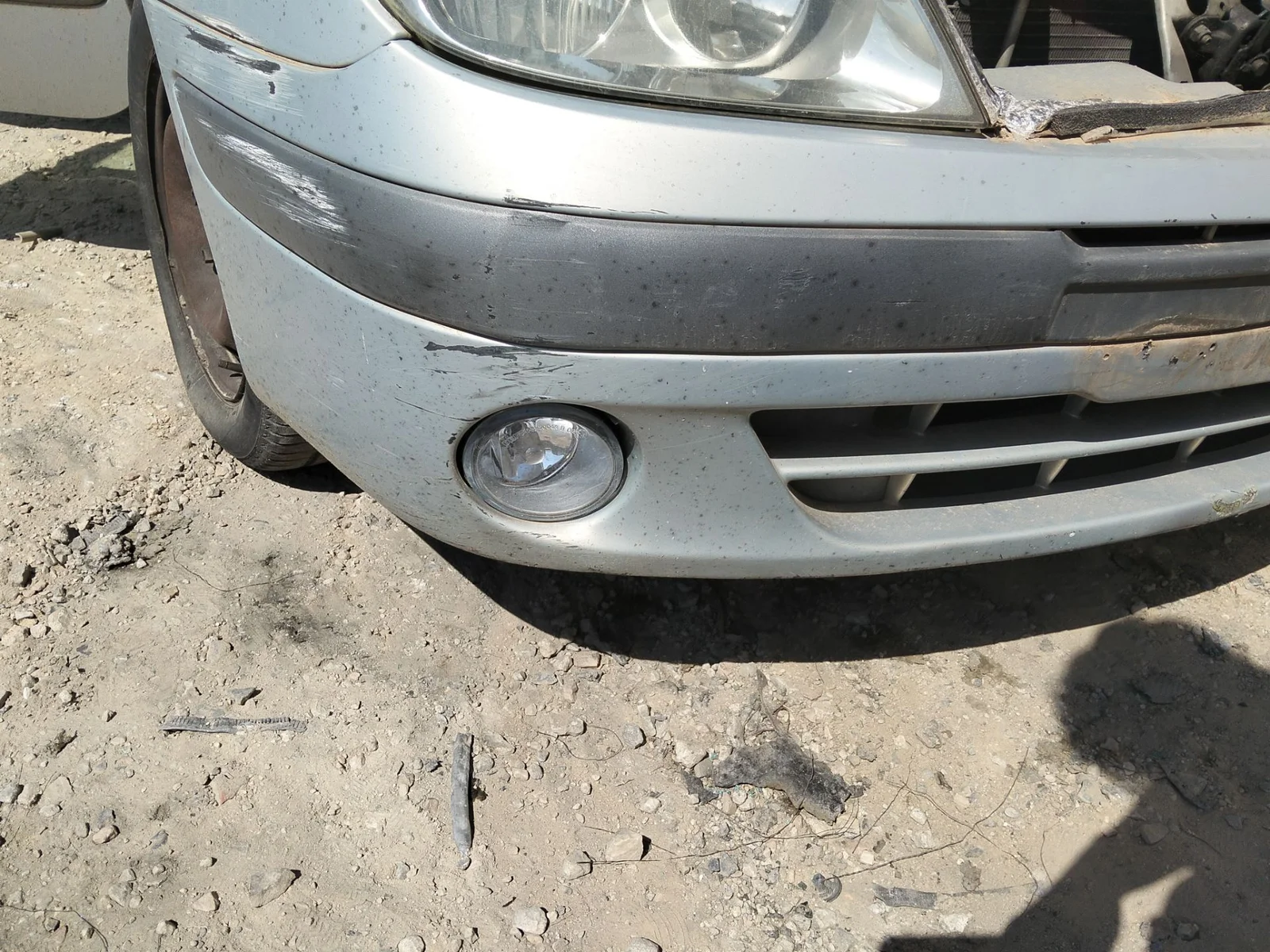 Foto de FARO ANTINIEBLA DERECHO RENAULT SCENIC I (JA...) 1.9 dCi Diesel CAT (102 CV / 75 KW)