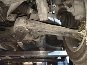 Foto de BRAZO SUSPENSION DELANTERO IZQUIERDO VOLKSWAGEN POLO IV (9N1)